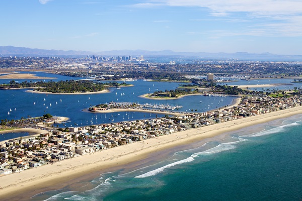 Aerial view of Mission Beach peninsula between ocean and bay